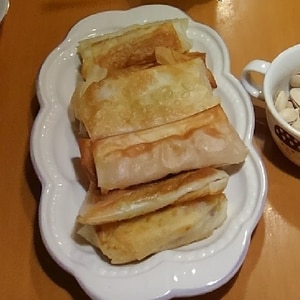 焼いてサクサクモチモチ☆大葉とチーズのお餅春巻き！